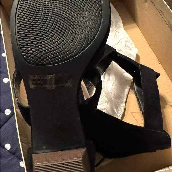 NWT:BNIB Black suede Clarks sandals,your holiday party outfit will be FABULOUS!! - Picture 7 of 10